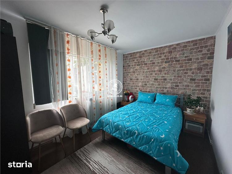 Apartament cu 3 camere semidecomandat, mobilat în Podul de Piatră
