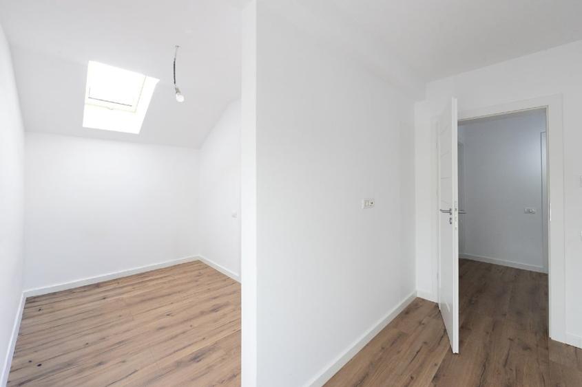Duplex cu 4 camere cu Teren 325 Mp în Moșnița Veche
