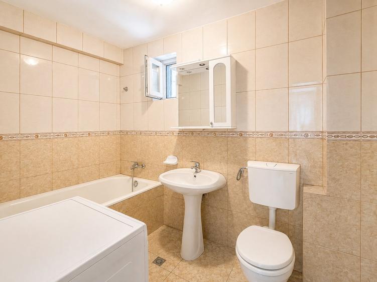 Casă individuală cu 4 camere cu Canalizare în Chitila