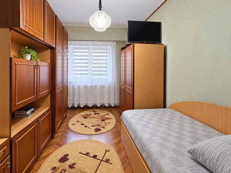 Apartament cu 3 camere decomandat, mobilat în Delfinariu