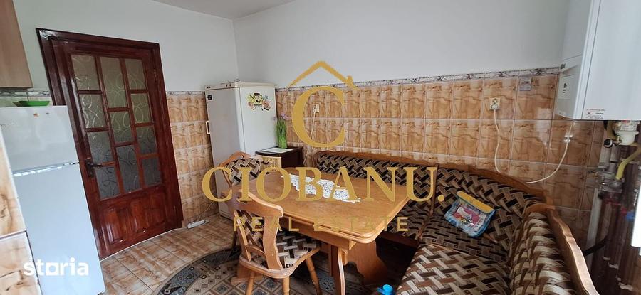 Apartament cu 3 camere decomandat, mobilat în Rovine