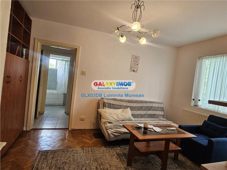 Apartament cu 3 camere semidecomandat, mobilat în Micro 9