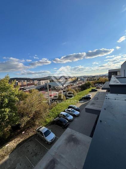 Apartament cu 3 camere decomandat în Nord-Est