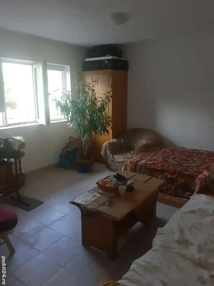 Casă cu 6 camere cu Teren 3200 Mp în Toporu