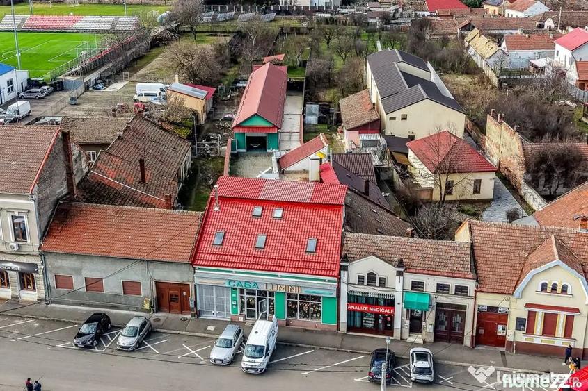 Spațiu comercial, de 890 mp, în Aradul Nou