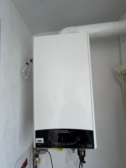 Apartament cu 3 camere semidecomandat în Hristo Botev