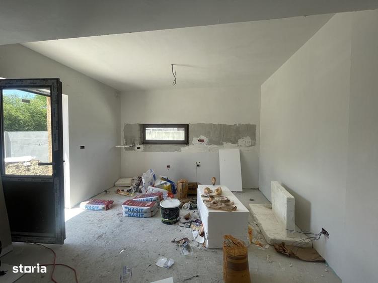 Casă cu 4 camere în Vârteju