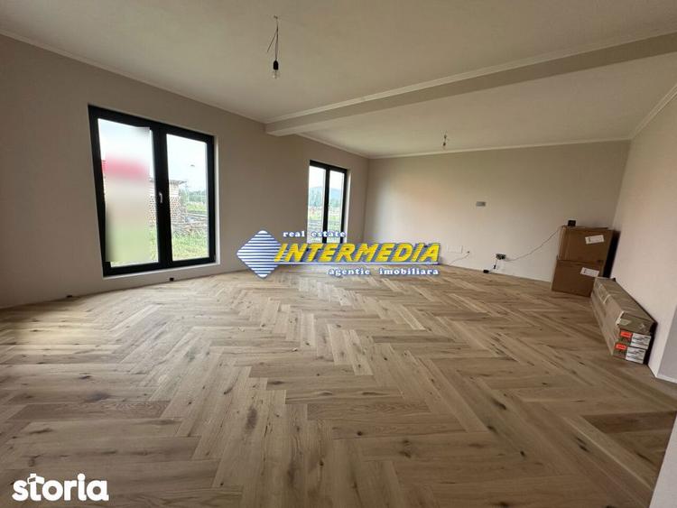 Casă cu 5 camere cu Canalizare în Ighiu