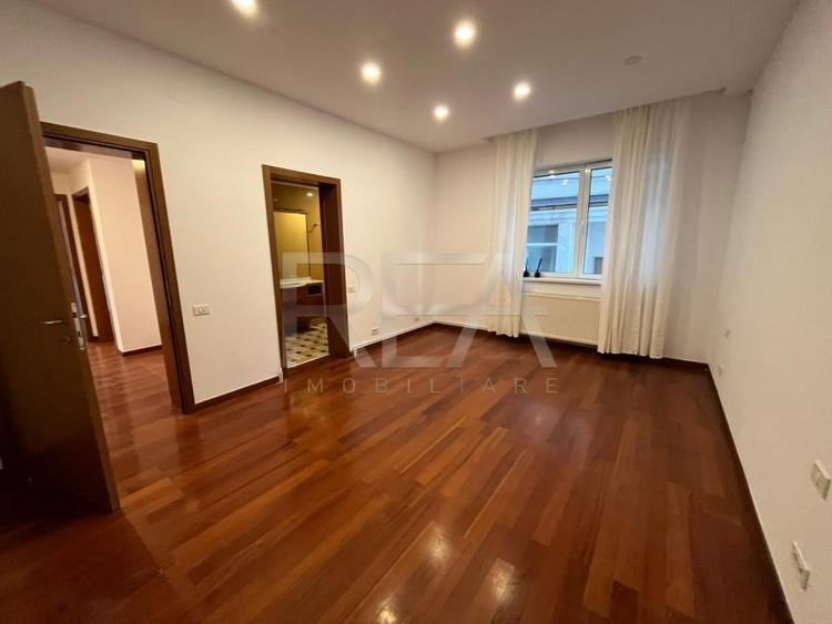 Apartament cu 5 camere decomandat în Primăverii