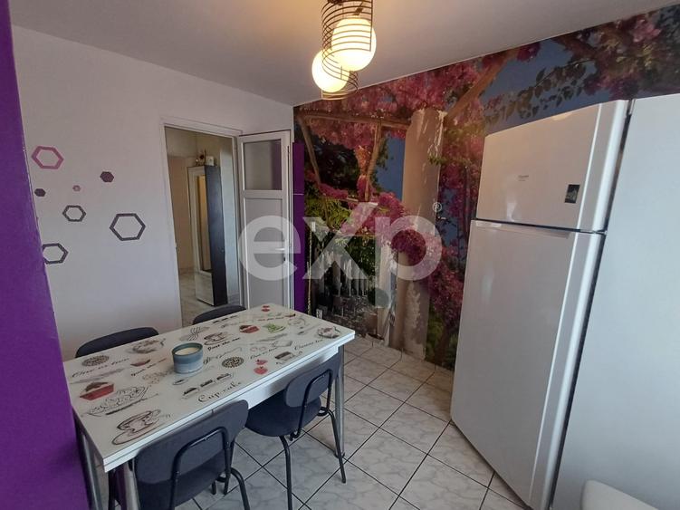 Apartament cu 3 camere decomandat în Teilor