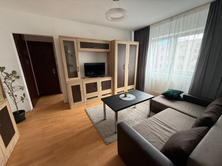 Apartament cu 2 camere semidecomandat în Central
