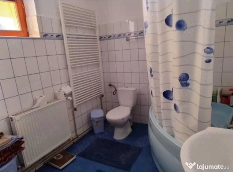 Casă cu 5 camere în Petrești