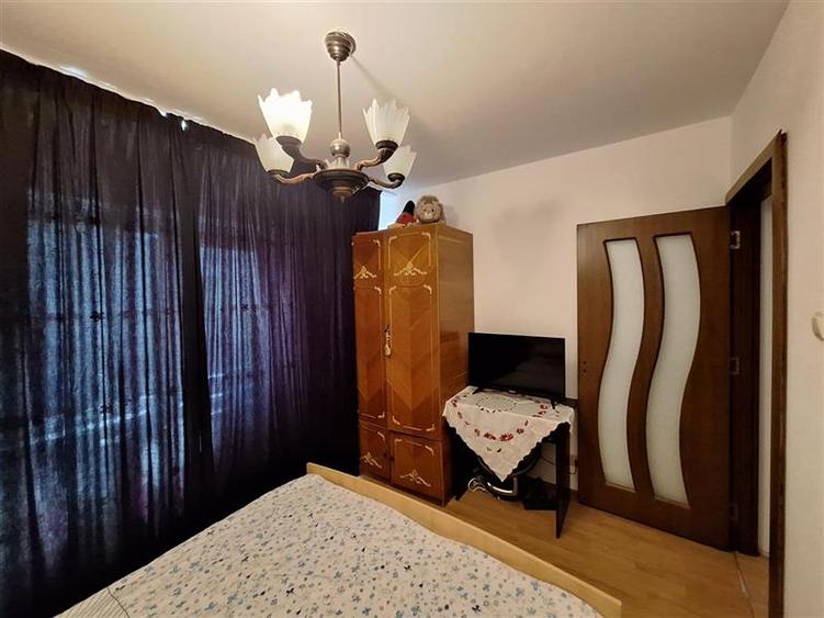 Apartament cu 2 camere semidecomandat, mobilat în 9 Mai