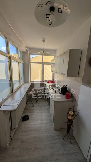 Apartament cu 2 camere semidecomandat, mobilat în Complex Studențesc