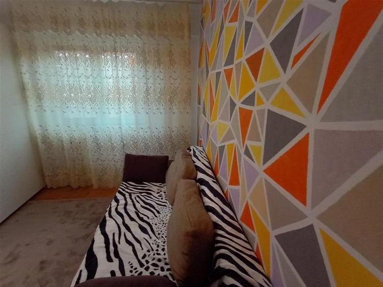 Apartament cu 2 camere semidecomandat, mobilat în Romanilor