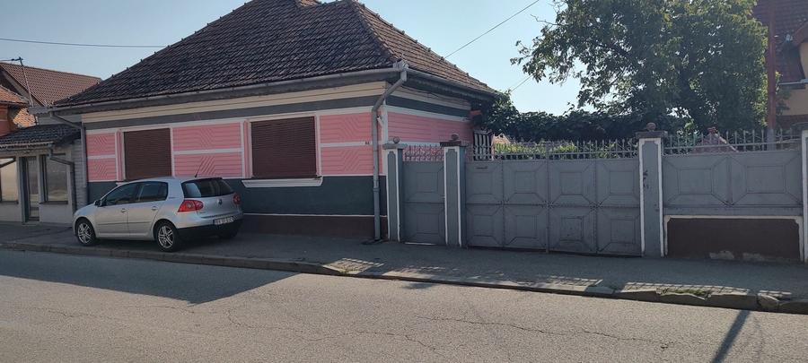 Casă cu 4 camere în Central