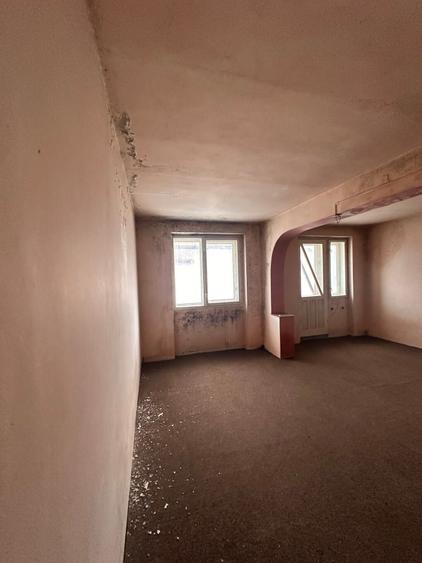 Apartament cu 4 camere decomandat în Toplița