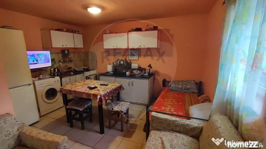 Casă cu 4 camere cu Teren 1710 Mp în Fonău