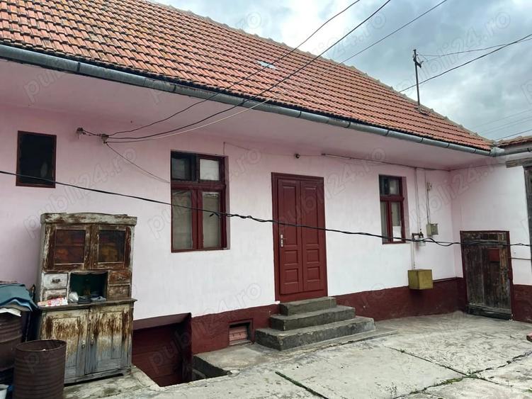 Casă cu 4 camere în Central