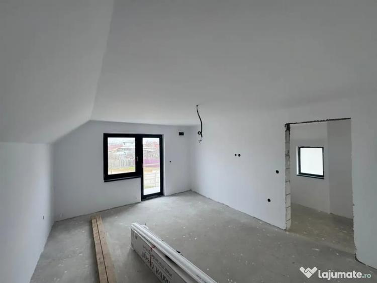 Casă cu 5 camere cu Teren 415 Mp în Central