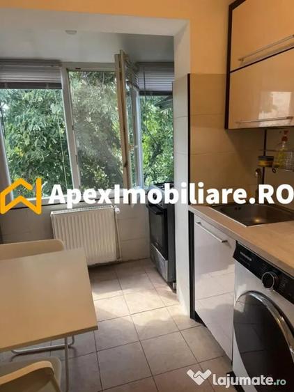 Apartament cu 3 camere semidecomandat în Ozana