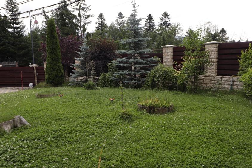 Casă individuală cu 10 camere cu Canalizare în Furnica
