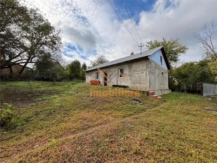 Casă cu 2 camere cu Teren 4000 Mp în Dernișoara