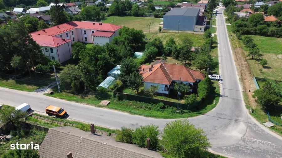 Casă cu Teren 1000 Mp în Stâlpeni