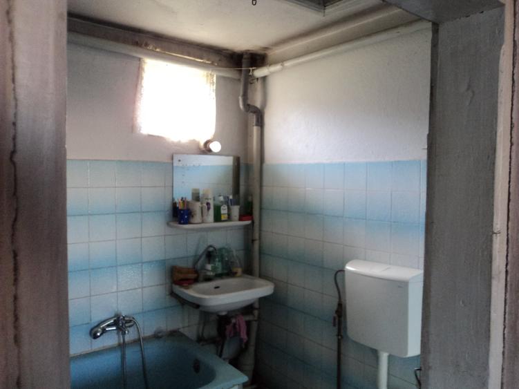 Duplex cu 4 camere cu Canalizare în Lenin Sud
