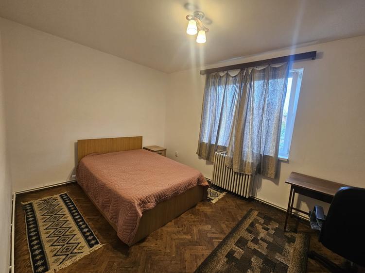 Apartament cu 3 camere decomandat, mobilat în Central