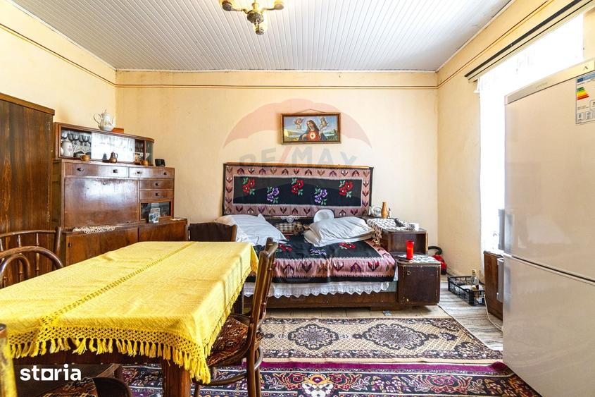 Casă cu 5 camere cu Teren 1995 Mp în Jibert