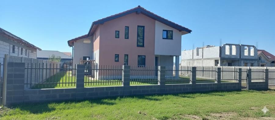 Casă individuală cu 5 camere cu Canalizare în Peciu Nou