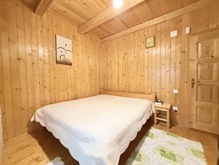 Casă individuală cu 3 camere cu Teren 2405 Mp în Poarta Albă