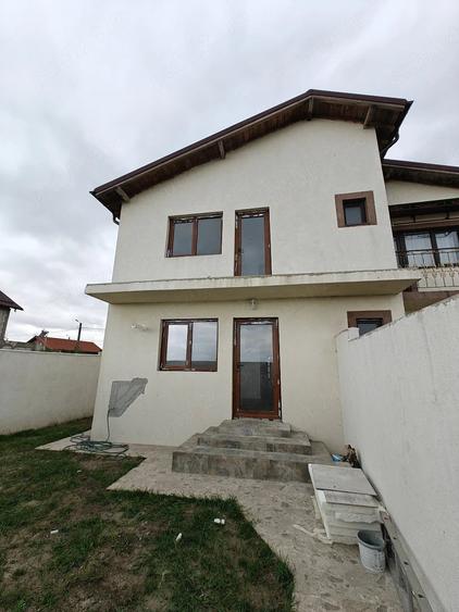 Casă cu Teren 200 Mp în Peninsula