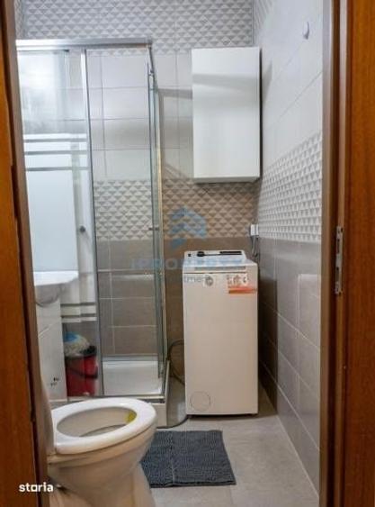 Garsonieră decomandată în Titan