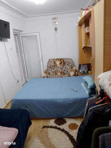 Apartament cu 3 camere decomandat în Călărași