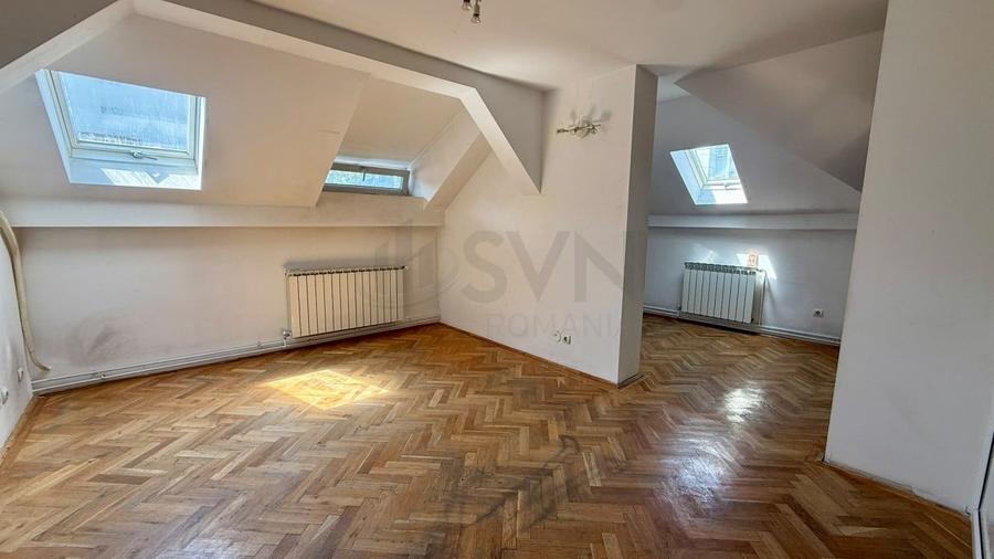 Casă individuală cu 10 camere cu Teren 387 Mp în P-ța Muncii