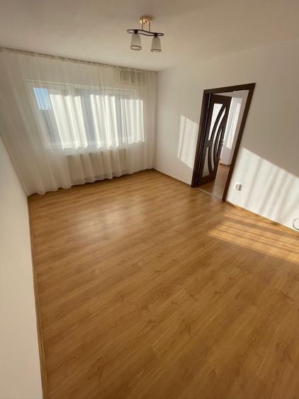 Apartament cu 2 camere semidecomandat în Girocului