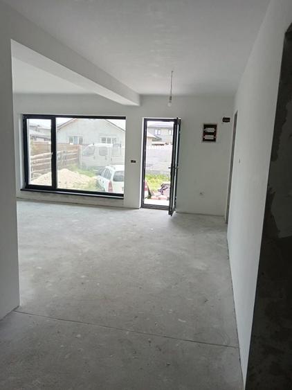 Casă cu 3 camere în Beba Veche