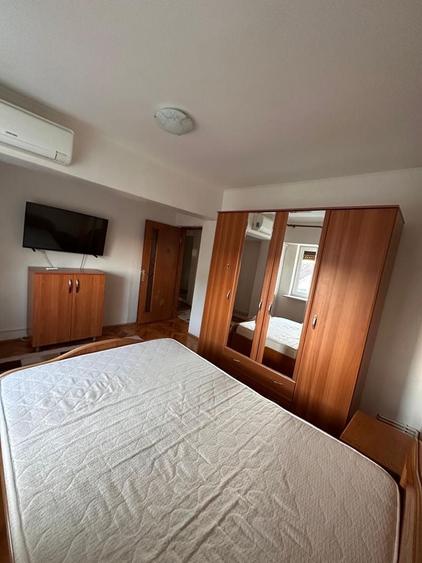 Apartament cu 3 camere decomandat în Exterior Vest