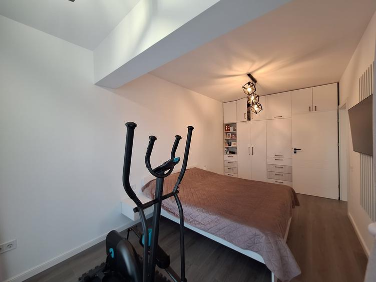 Apartament cu 2 camere semidecomandat, mobilat în Florești