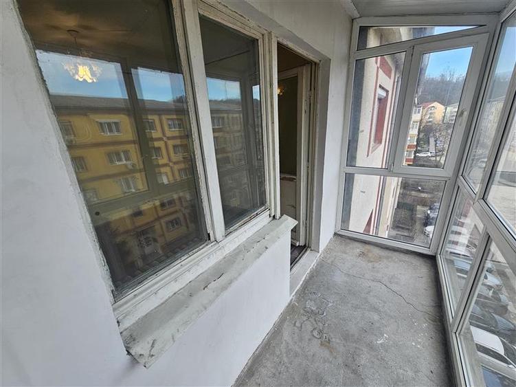 Apartament cu 3 camere decomandat în Micro IV