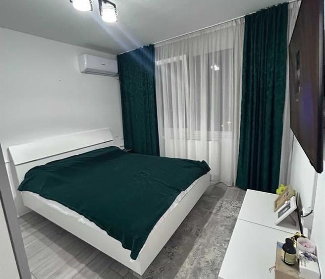 Apartament cu 3 camere decomandat în Titan