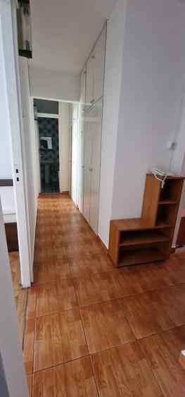 Apartament cu 4 camere decomandat în Calea București