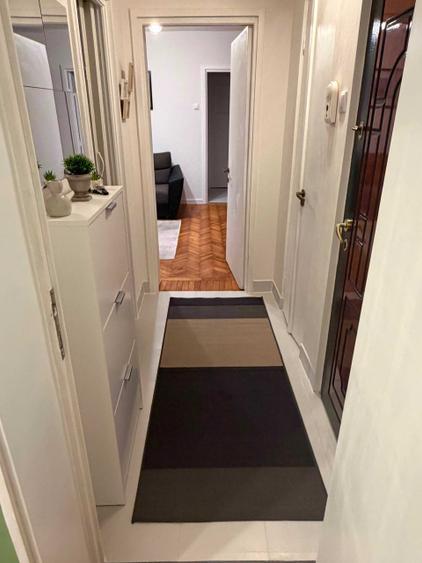 Apartament cu 3 camere semidecomandat în Central