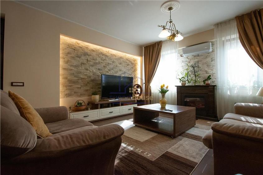 Casă cu 4 camere cu Garaj în Păulești