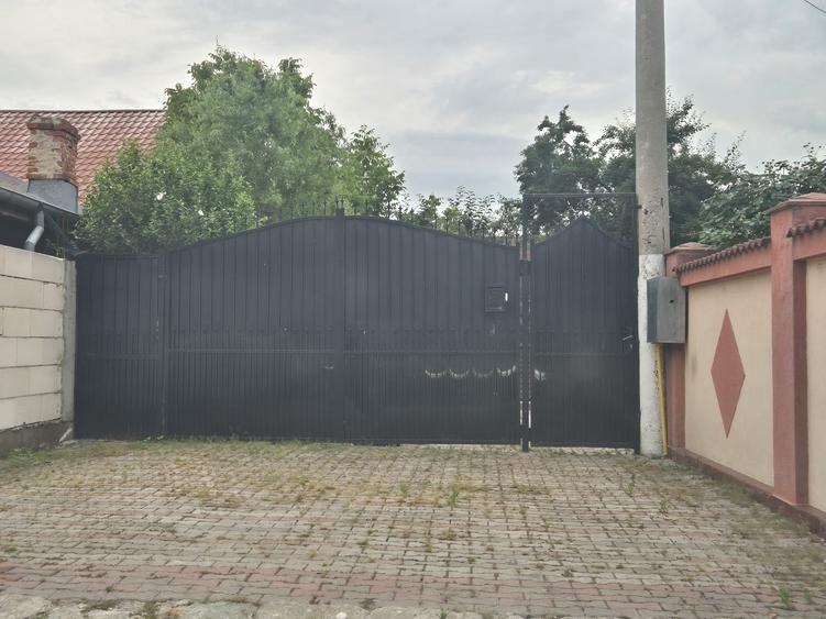 Casă cu 4 camere cu Teren 288 Mp în Central