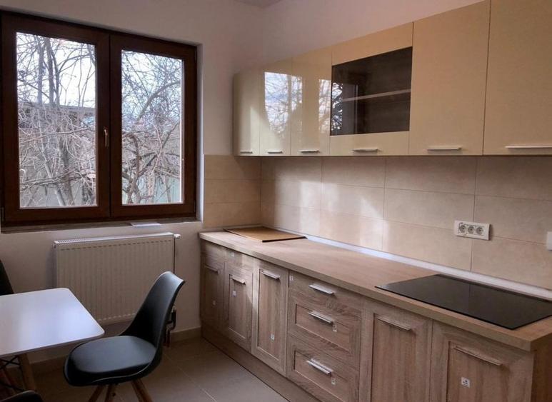 Apartament cu 2 camere decomandat, mobilat în Bălcescu
