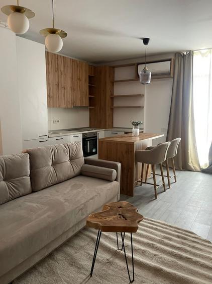 Apartament cu 2 camere decomandat în Take Ionescu