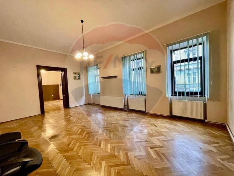 Birou, de 75 mp, în Central